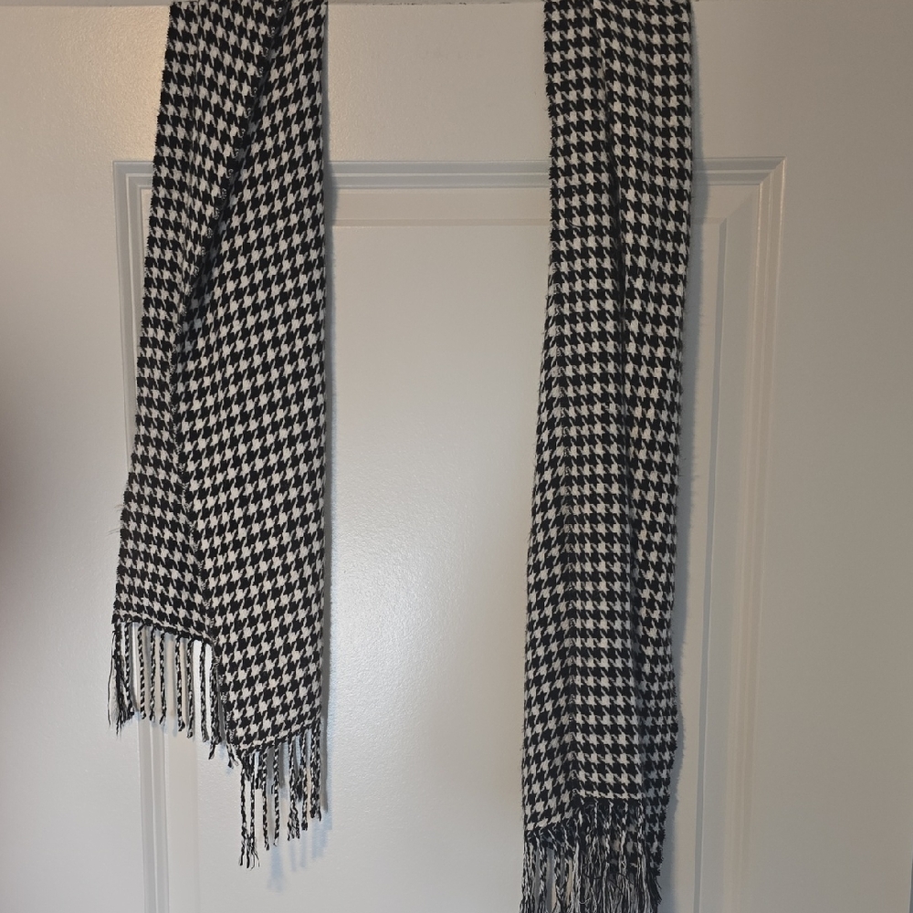 Black and White Houndstooth Scarf